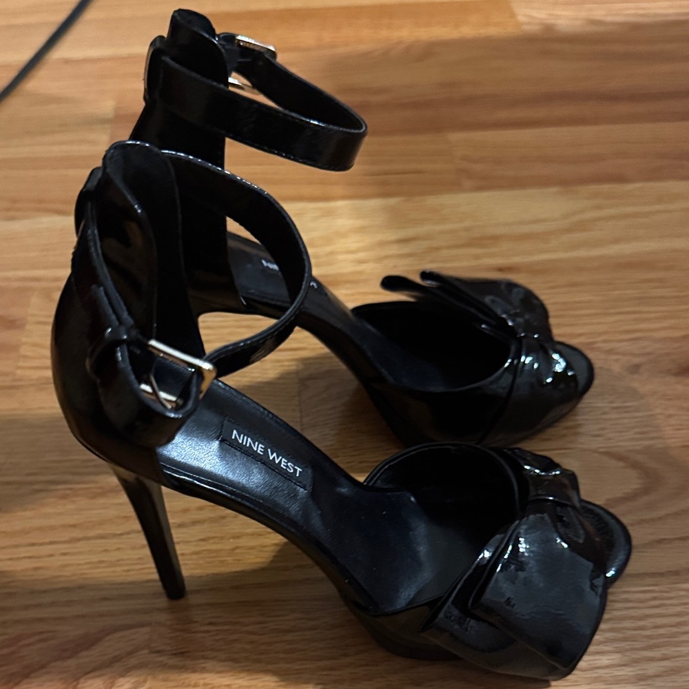 Nine West Black Patent Heels with Bow - Picture 5 of 8
